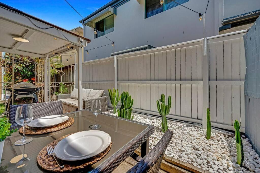Palma - Couples Shack! Gold Coast